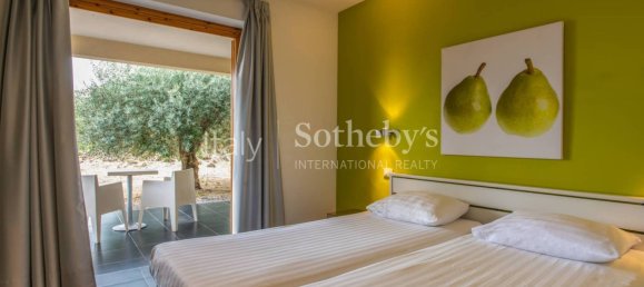 Дом с 16 спальнями в Кастильоне ди Сицилия, Италия № 83789 9