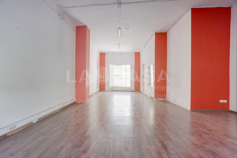 100m² Commercial property in L'Hospitalet de Llobregat, Spain No. 261624