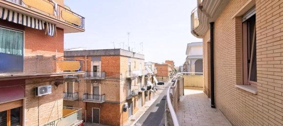 Квартира с 3 спальнями в Лучера, Италия № 325791 23