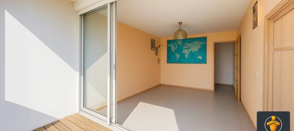 3 rooms Apartment in Villeurbanne, France No. 320391 2