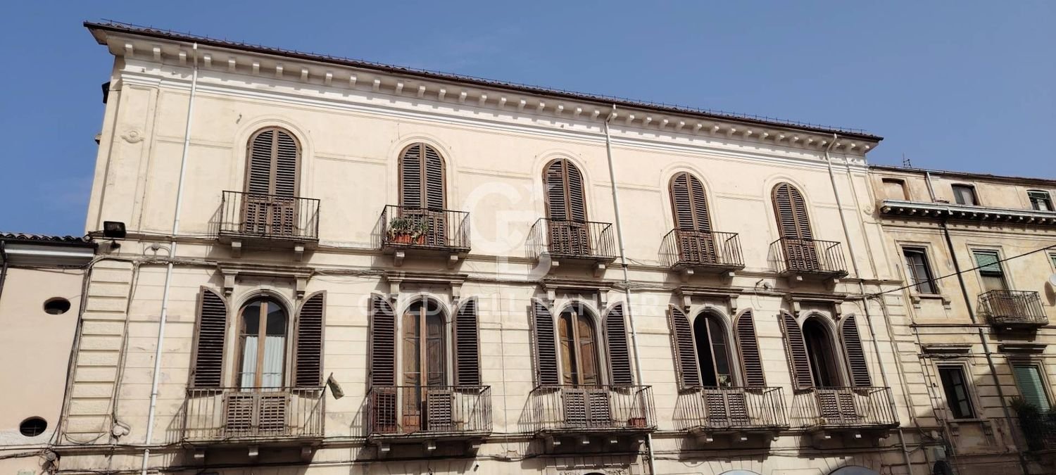 500m² Building in Sulmona, Italy No. 334451