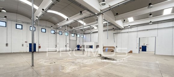 1800m² Warehouse in Selargius, Italy No. 363696 13