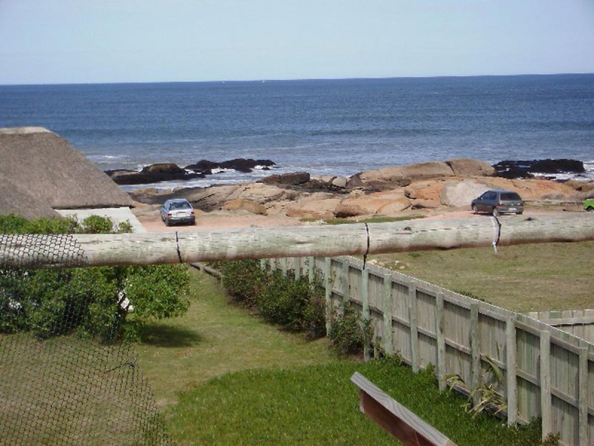 3 bedrooms House in Maldonado, Uruguay No. 2049