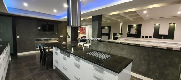 5 bedrooms Villa in Girona, Spain No. 14834 9