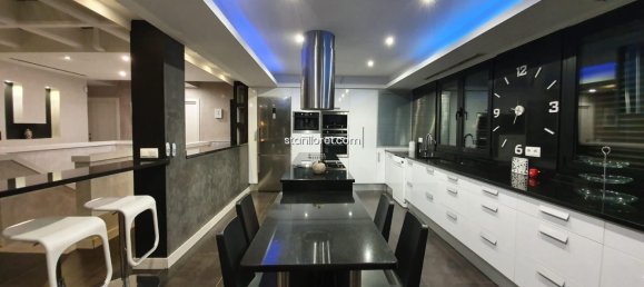 5 bedrooms Villa in Girona, Spain No. 14834 10