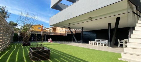 5 bedrooms Villa in Girona, Spain No. 14834 17