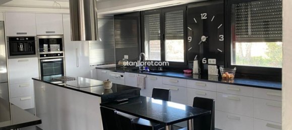 5 bedrooms Villa in Girona, Spain No. 14834 8