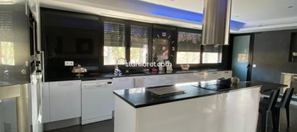 5 bedrooms Villa in Girona, Spain No. 14834 11