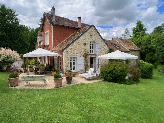 4 bedrooms House in Senlisse, France No. 179929
