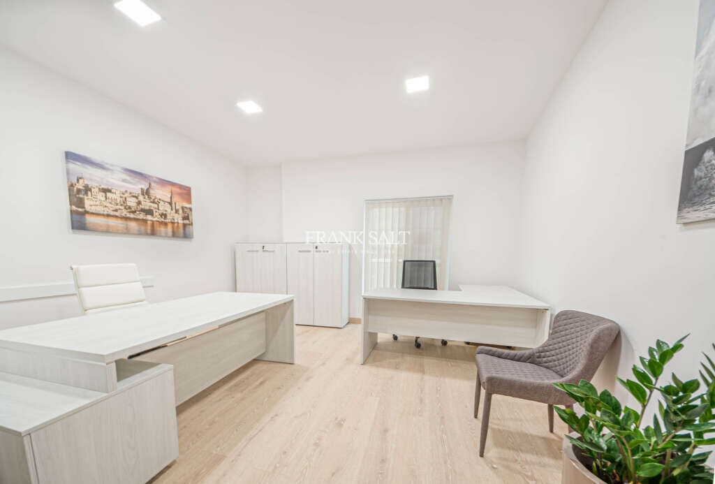 Офис 80м² в Сент-Джулианс, Мальта № 12880