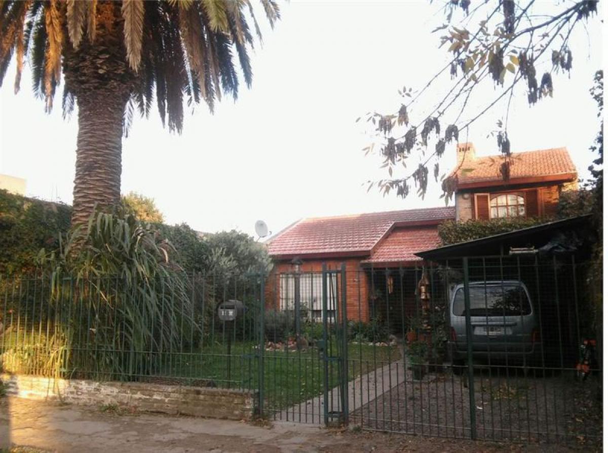 3 bedrooms House in Esteban Echeverria, Argentina No. 61686