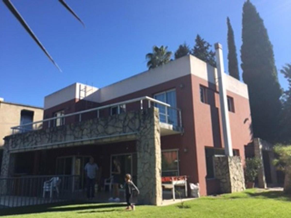 4 bedrooms House in Pilar, Argentina No. 90735