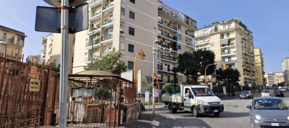 2-salle Appartement à Naples, Italy No. 28247 2