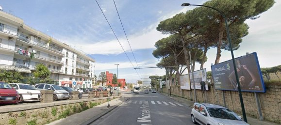 2 rooms Commercial property in Naples, Italy No. 294056 2