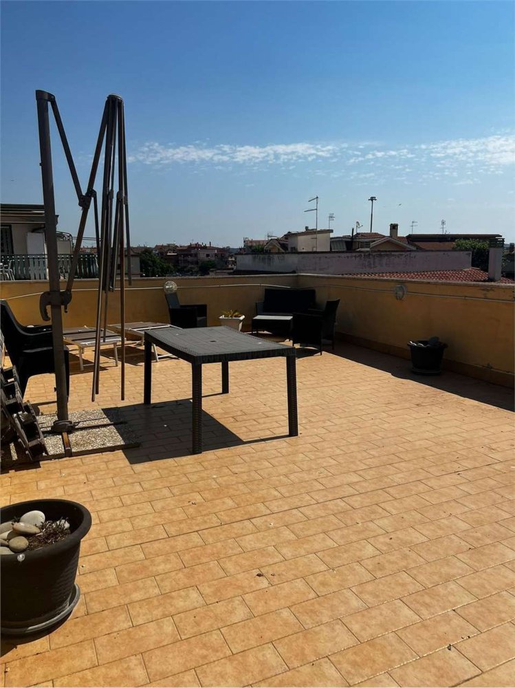 Apartamento de 2 habitaciónes en Ladispoli, Italy No. 294292