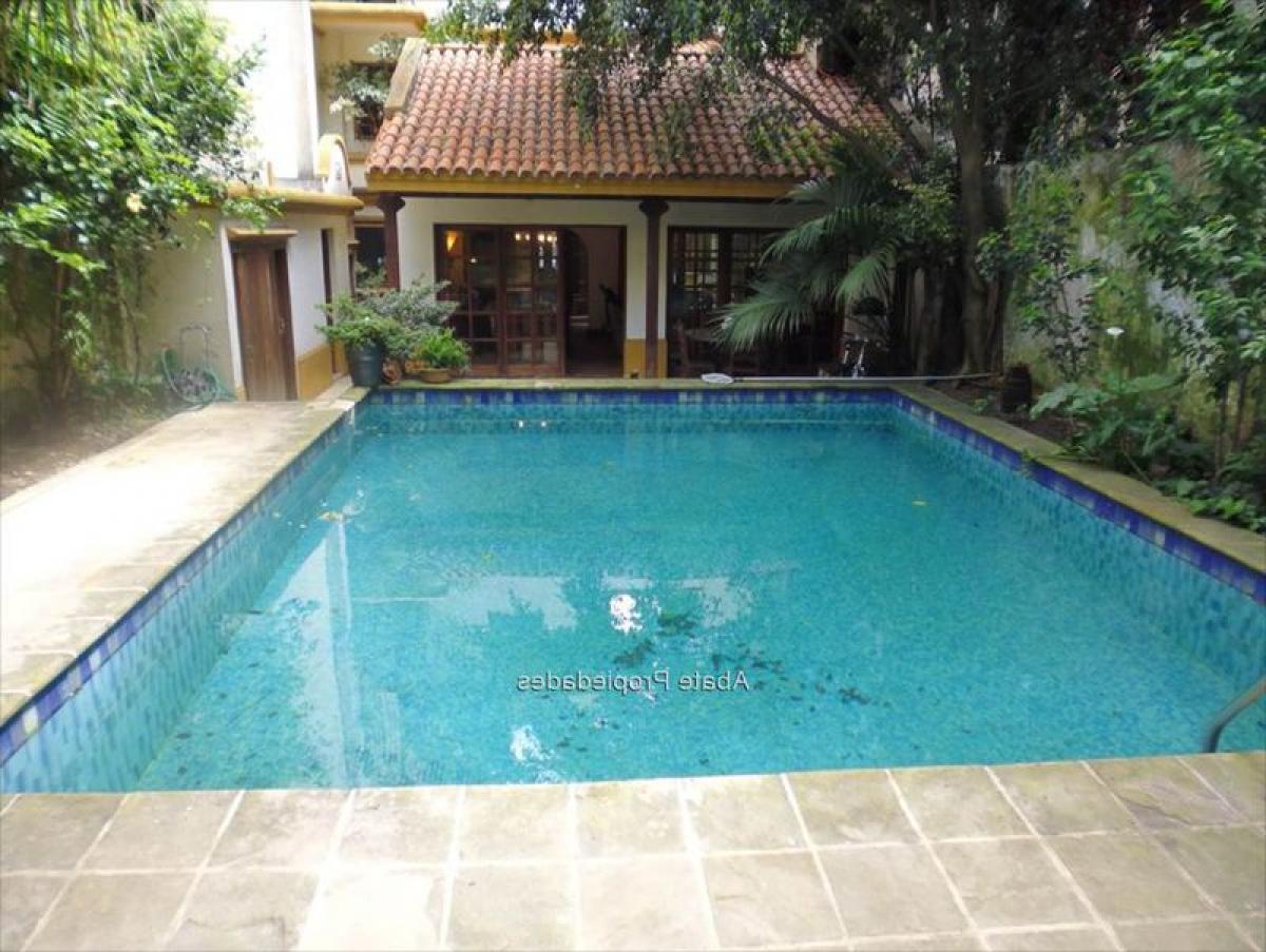 3 bedrooms House in Montevideo, Uruguay No. 5800