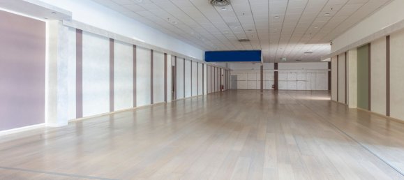 4 rooms Commercial property in Tradate, Italy No. 235090 6