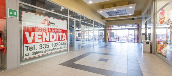 4 rooms Commercial property in Tradate, Italy No. 235090 2