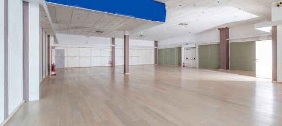 4 rooms Commercial property in Tradate, Italy No. 235090 4