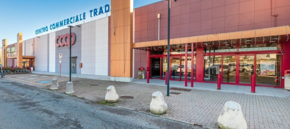 4 rooms Commercial property in Tradate, Italy No. 235090 22