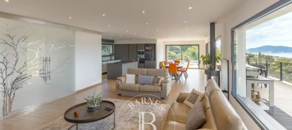 Вилла с 3 спальнями в Пьетрозелла, Франция № 323672 5