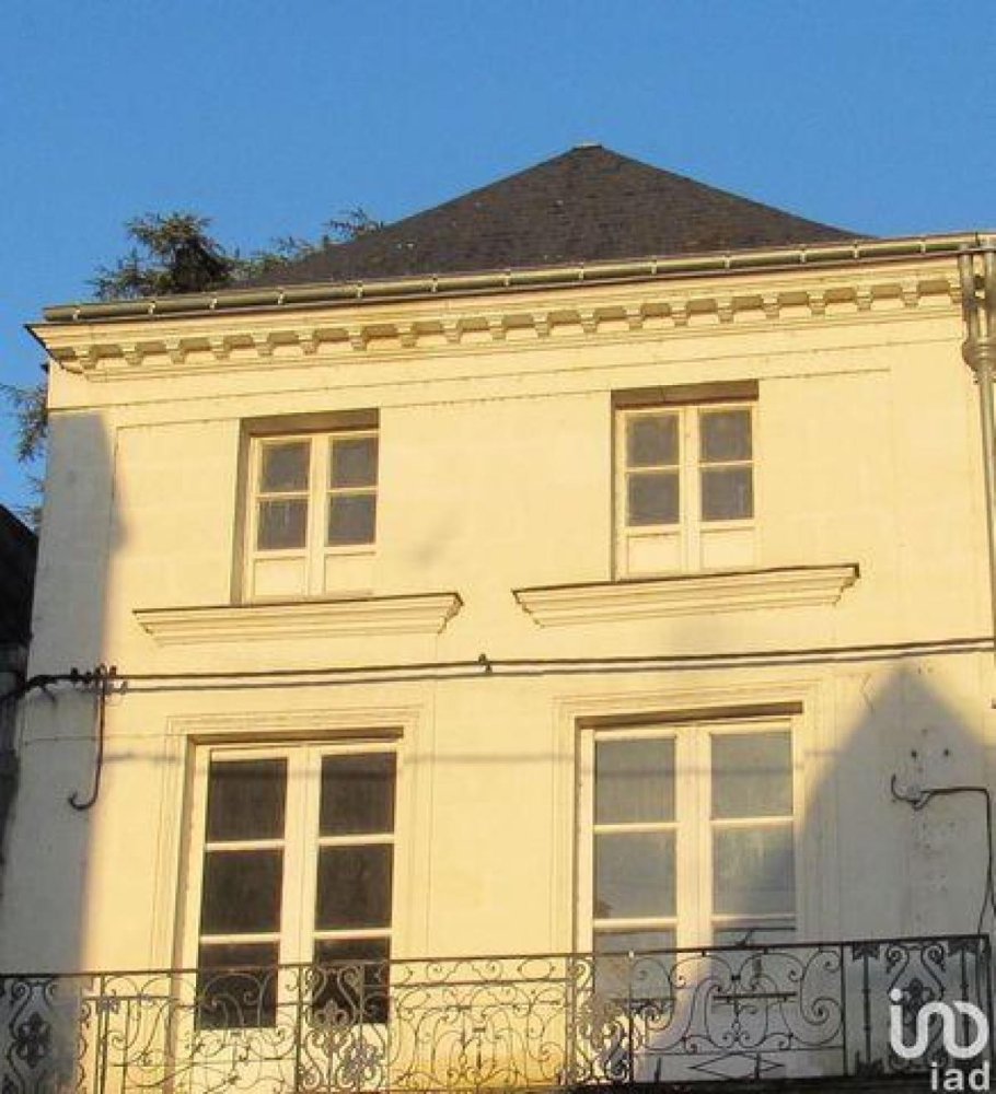 Casa de 3 dormitorios en Langeais, France No. 5988