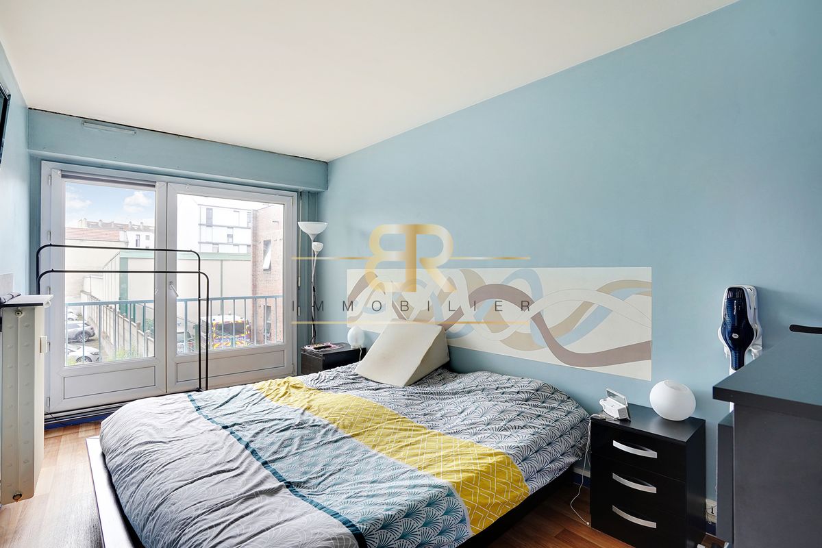 Apartamento de 2 dormitorios en Aubervilliers, France No. 180137