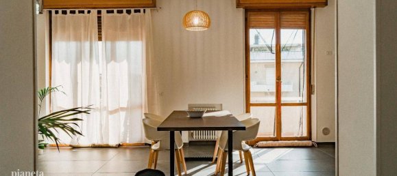 5 rooms Apartment in Forlì, Italy No. 107248 4