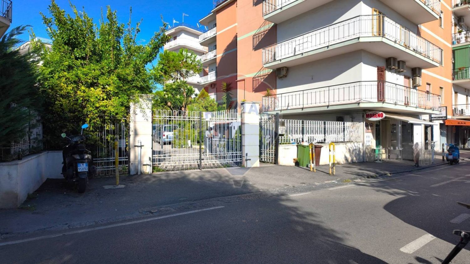 3 rooms Office in Torre del Greco, Italy No. 390041