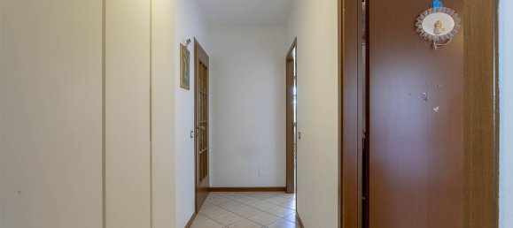 3 bedrooms Apartment in Signa, Italy No. 318784 8