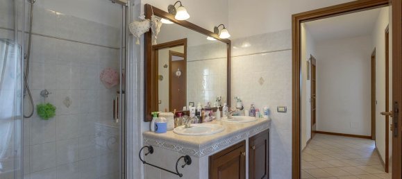 3 bedrooms Apartment in Signa, Italy No. 318784 21