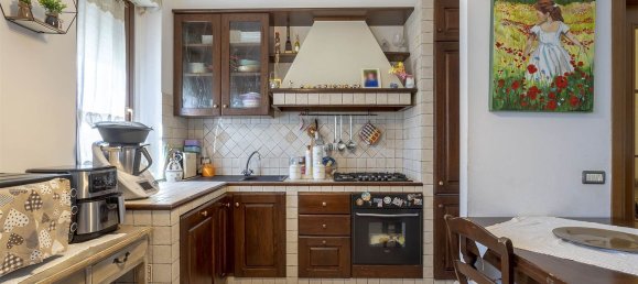 3 bedrooms Apartment in Signa, Italy No. 318784 5