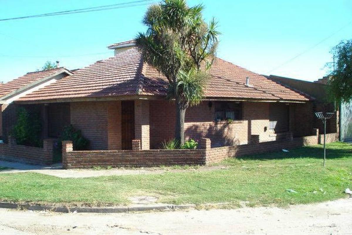 3 bedrooms House in Mar del Plata, Argentina No. 102506