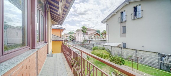 Вилла с 4 комнатами в Кассано Маньяго, Италия № 348717 36