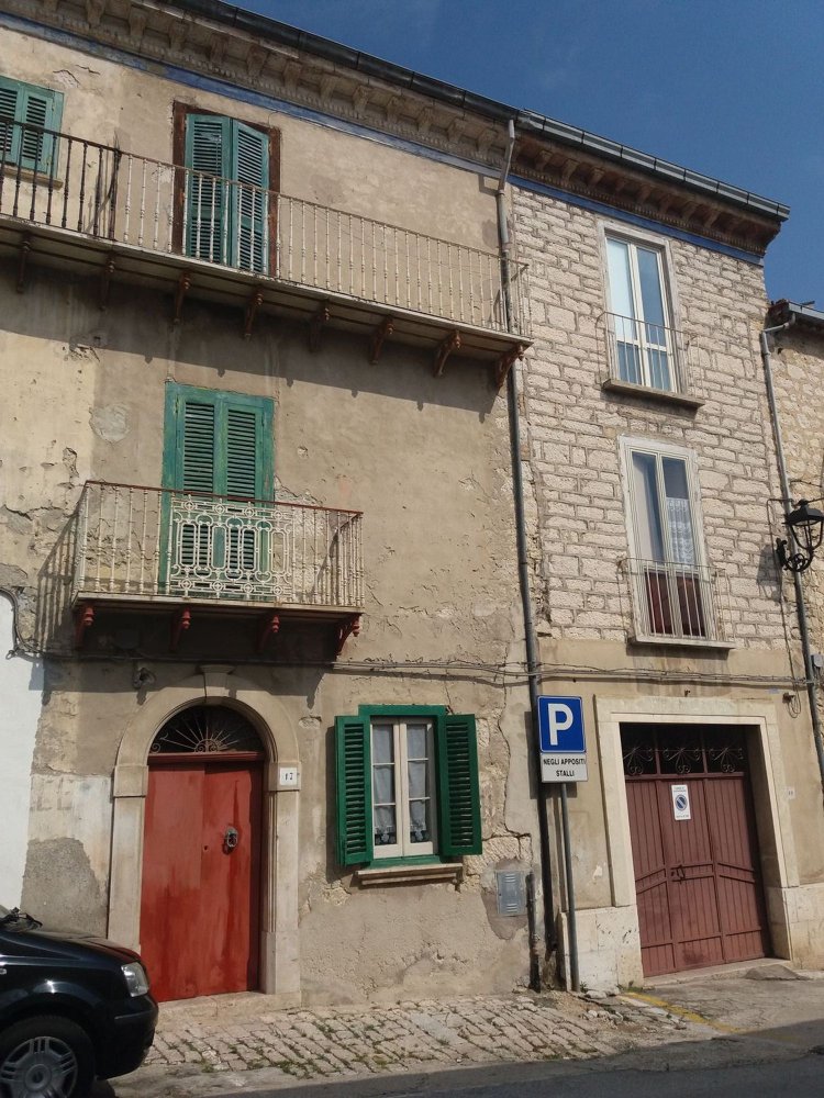 8 bedrooms House in Castropignano, Italy No. 373062