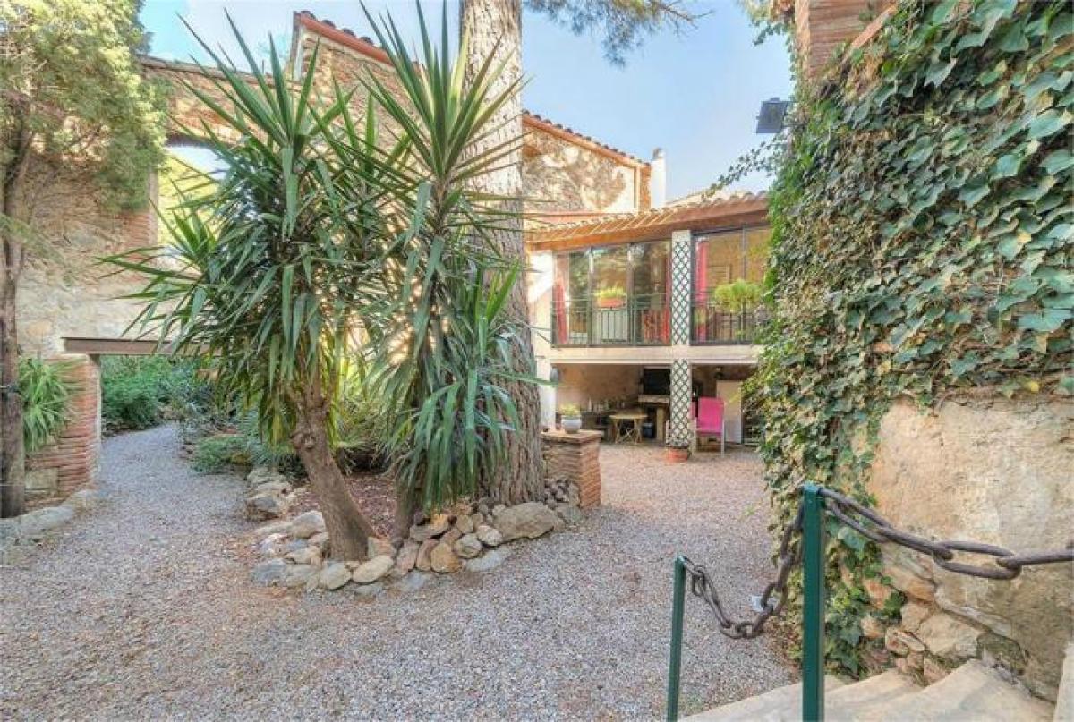 6 bedrooms Shop in Thuir, France No. 18998