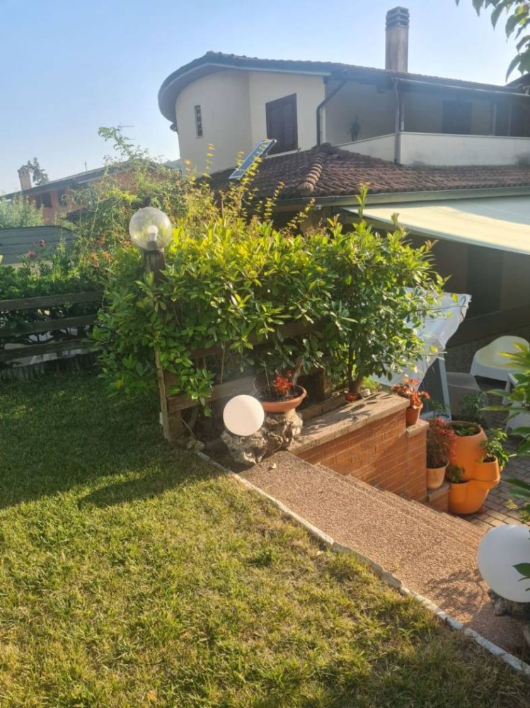 5 bedrooms Villa in Perugia, Italy No. 353607