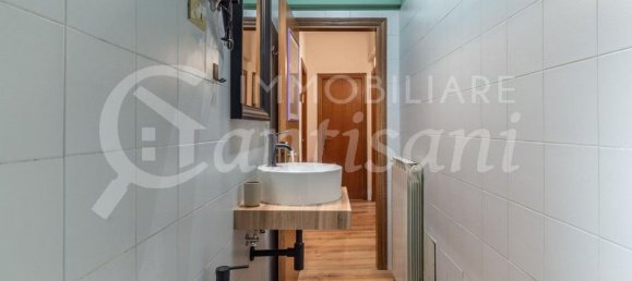 Apartamento de 4 habitaciónes en Florence, Italy No. 35196 16