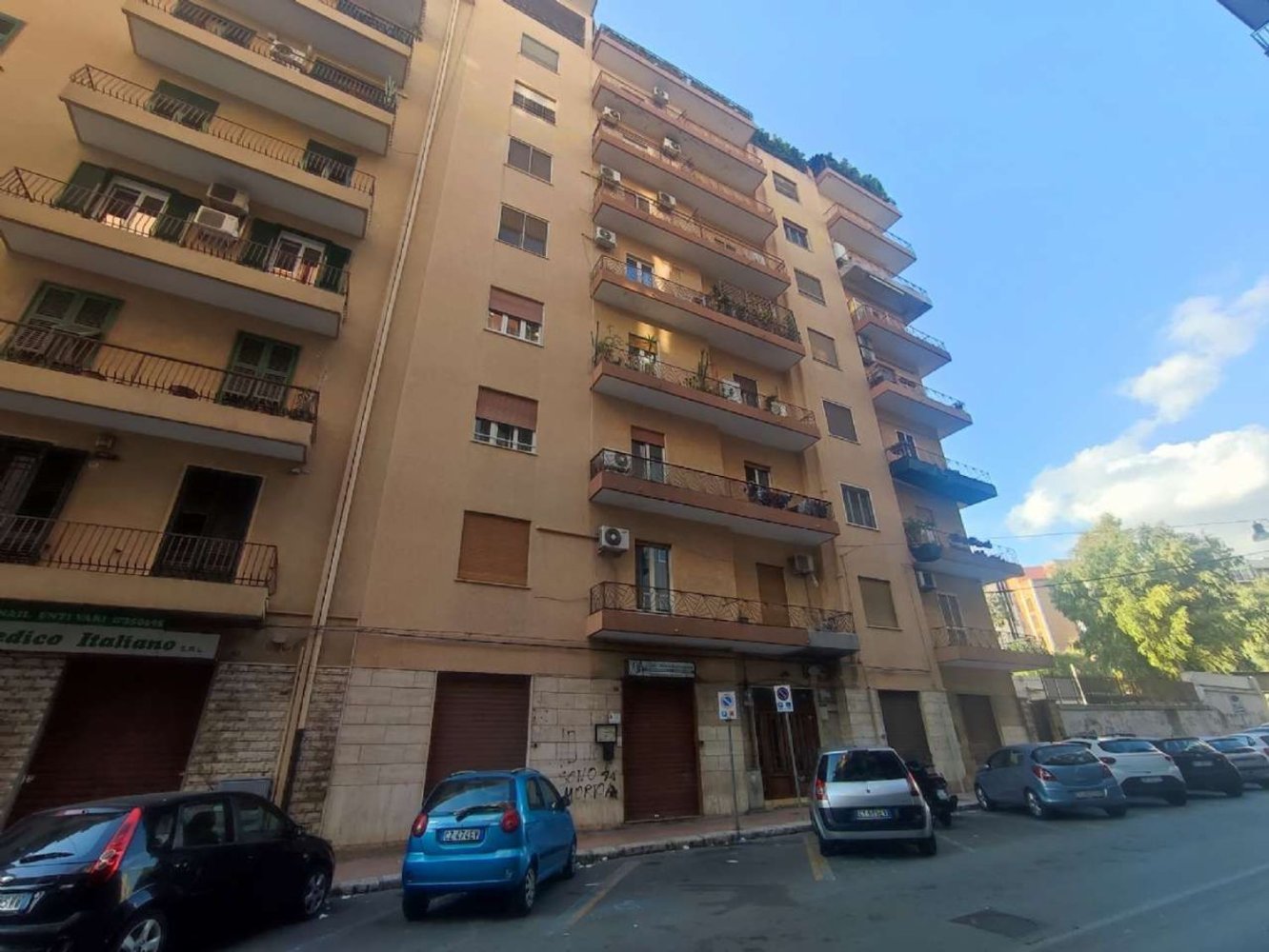 5 rooms Apartment in Taranto, Italy No. 153082