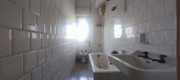 5 rooms Apartment in Taranto, Italy No. 153082 18