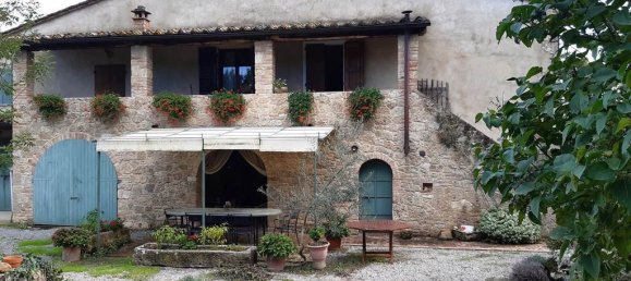 5 bedrooms House in Sarteano, Italy No. 223115 4