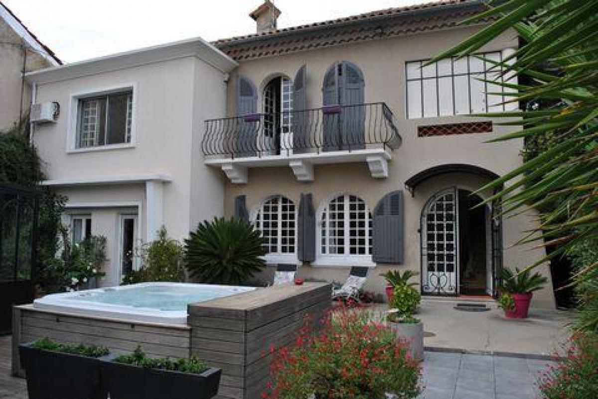 3 bedrooms House in Le Pontet, France No. 10104