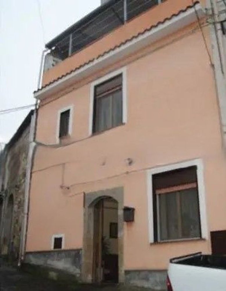 4 rooms House in Roccella Valdemone, Italy No. 43072