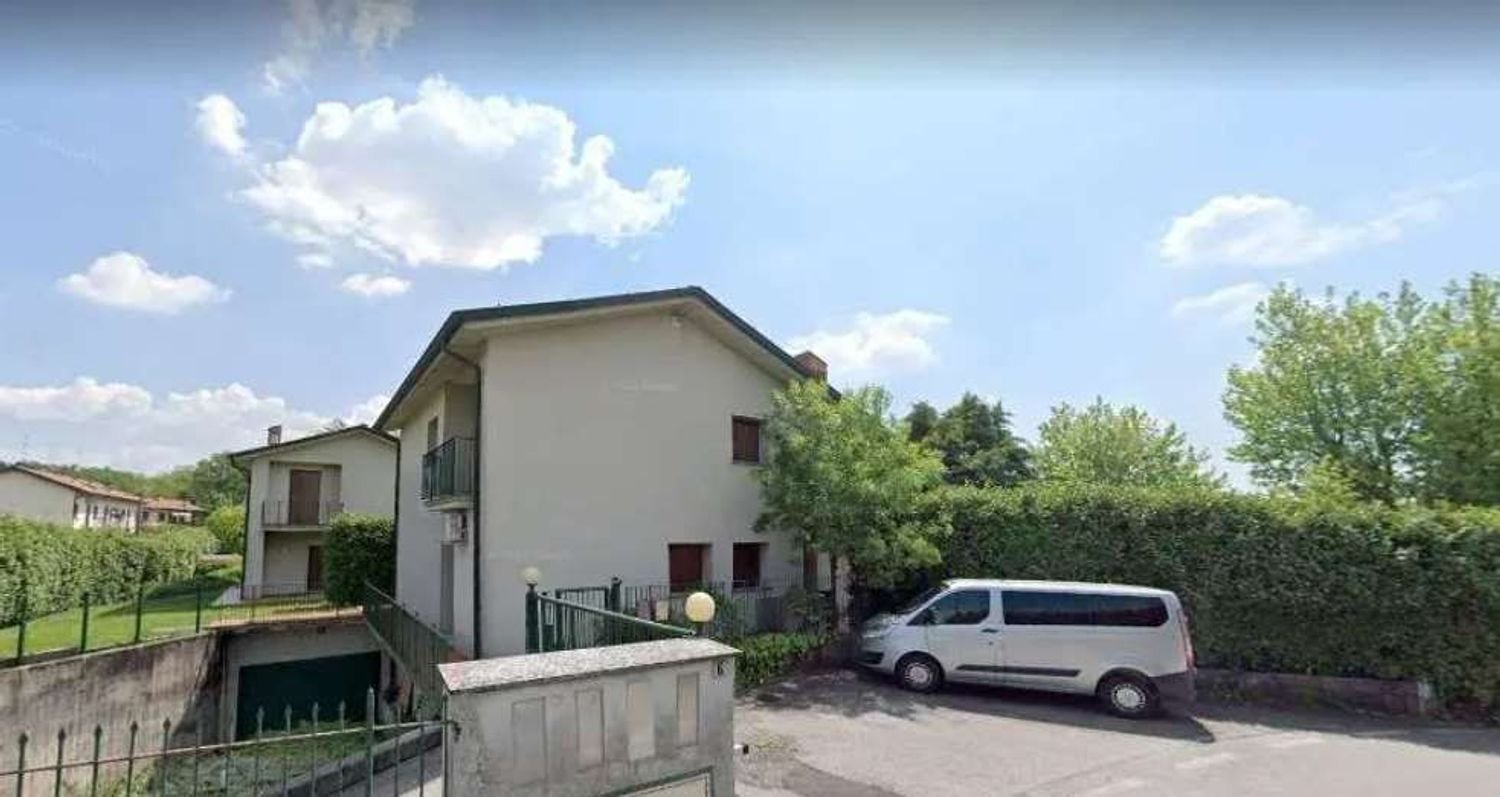 5 rooms House in Inverigo, Italy No. 3904