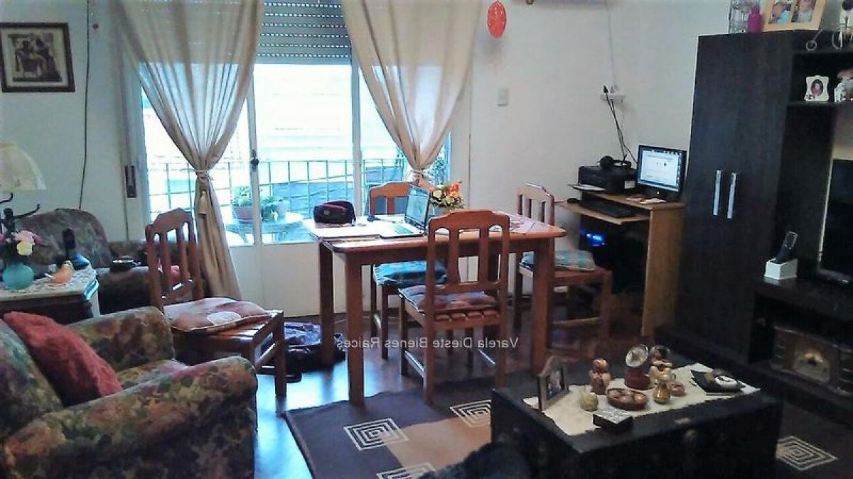 Casa de 3 dormitorios en Montevideo, Uruguay No. 5501