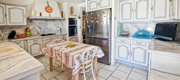 4 Schlafzimmer Haus in Uzes, France, Nr. 298327 17