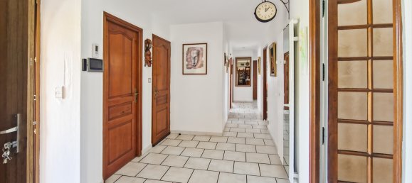 4 Schlafzimmer Haus in Uzes, France, Nr. 298327 13