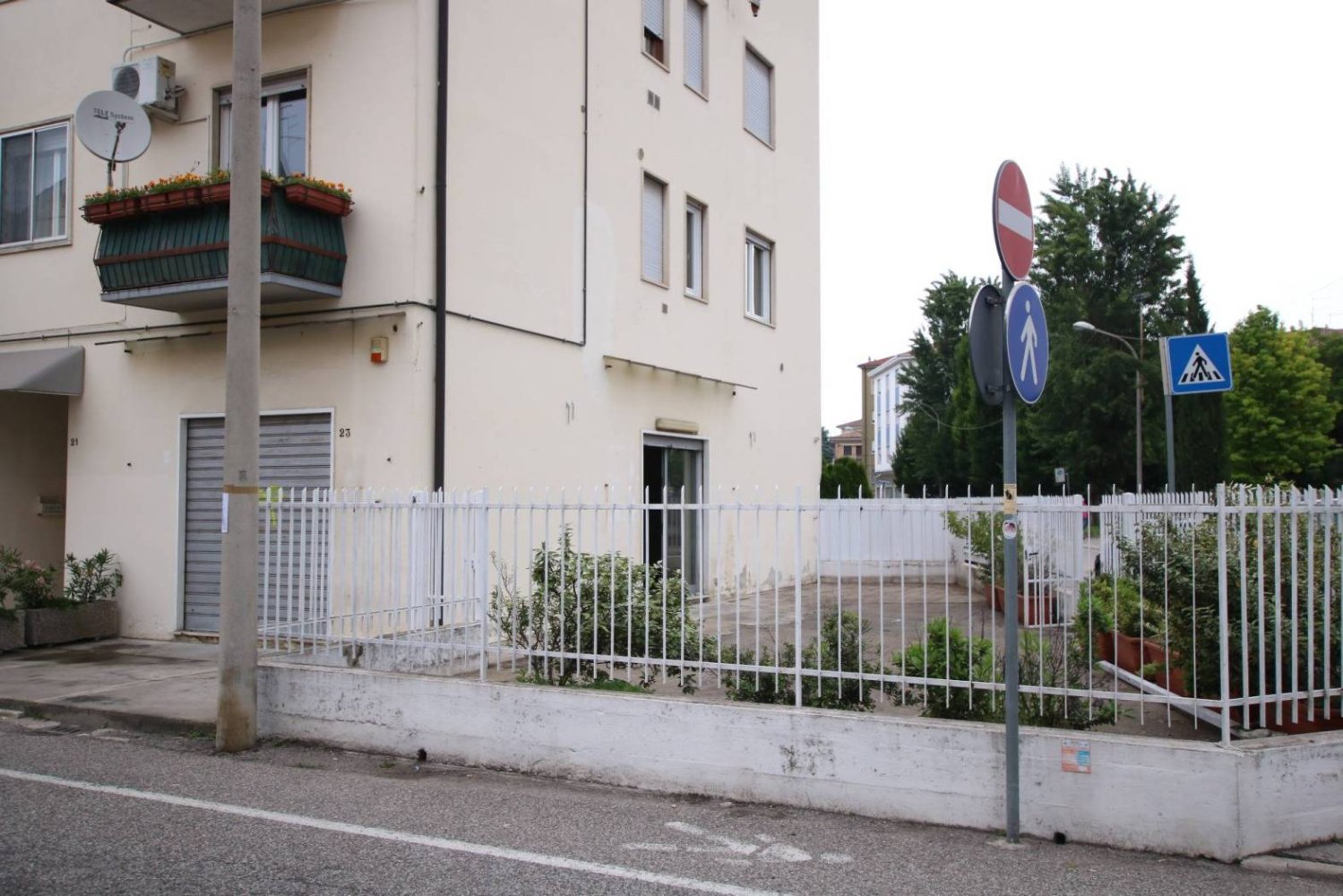 2 rooms Commercial property in Vicenza, Italy No. 62486