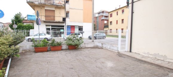 2 rooms Commercial property in Vicenza, Italy No. 62486 9