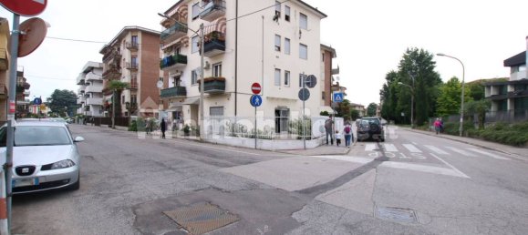 2 rooms Commercial property in Vicenza, Italy No. 62486 4